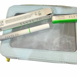 Flyte 70‎ chiseled lip and refill with makeup bag